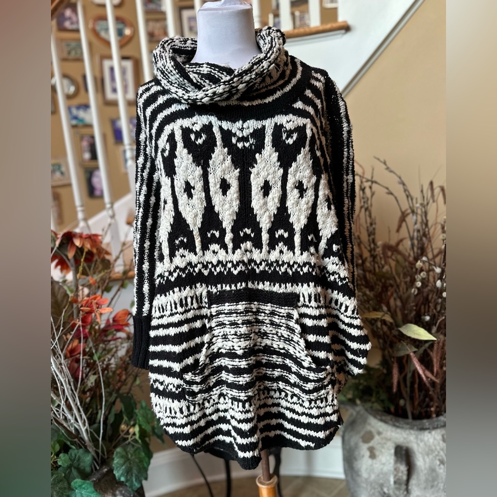 Free People Black & White Dolman Sleeve Chunky Knit Oversized Pancho boho